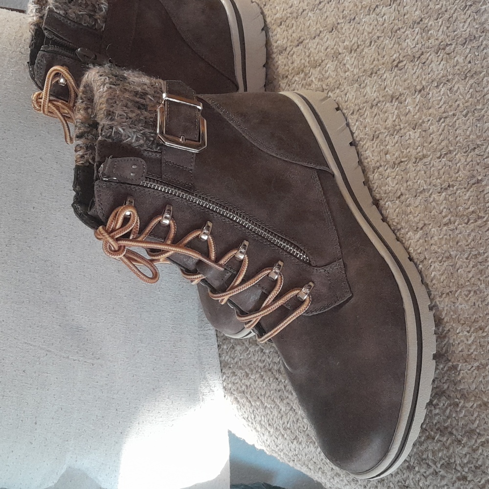 New Cliffs Women's Brown Ankle Boots - Picture 4 of 9